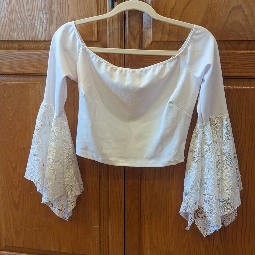 Fashion Nova White Cropped Blouse Size Large